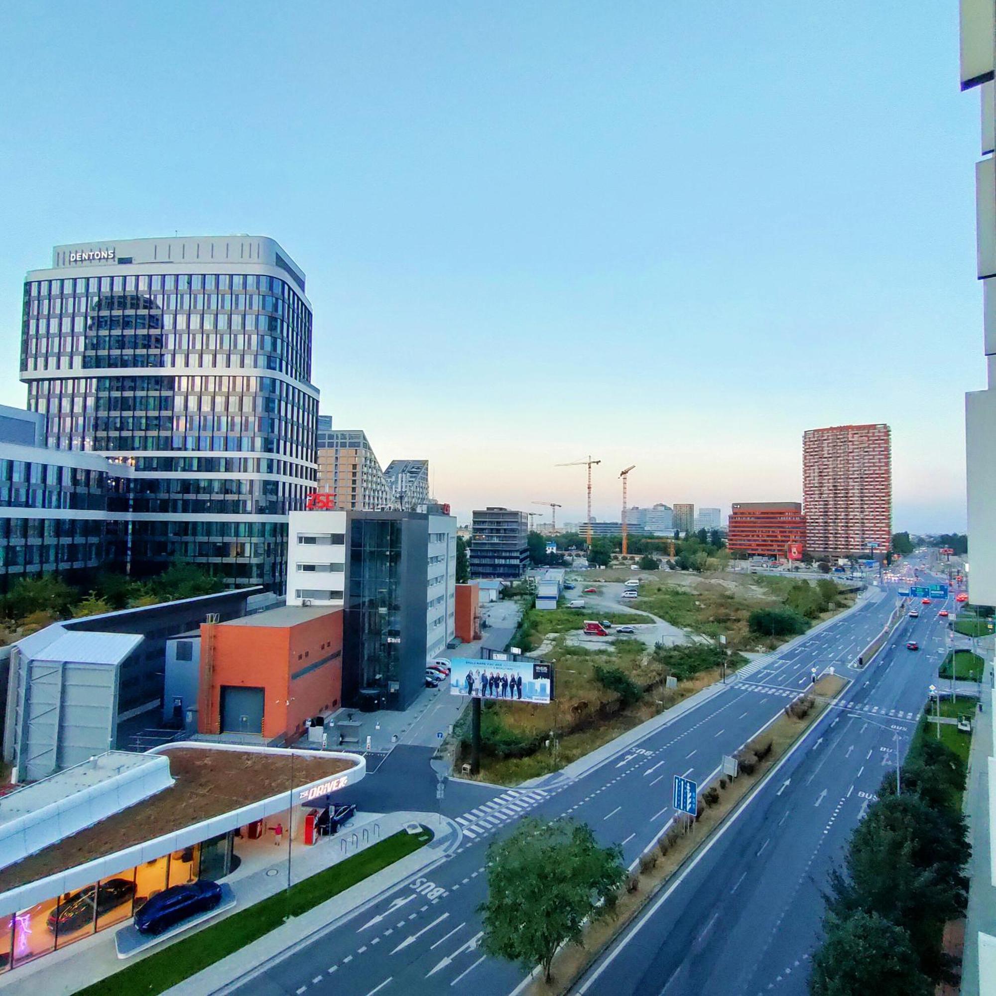 Sag Panorama City Free Parking Братислава Екстер'єр фото