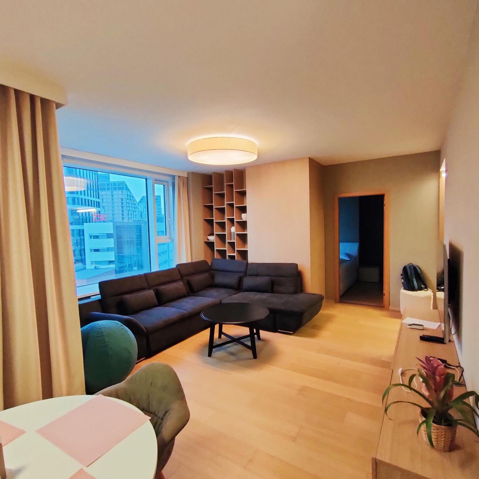 Sag Panorama City Free Parking Братислава Екстер'єр фото
